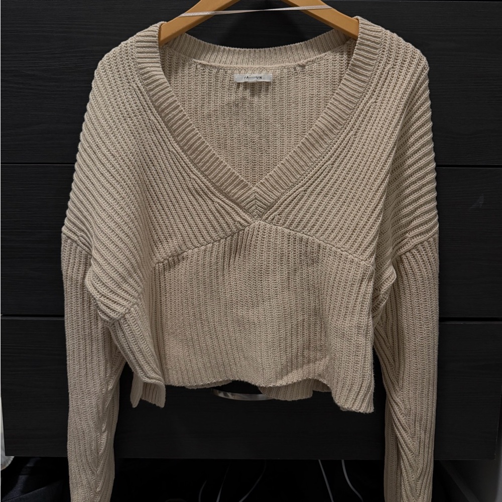 PacSun Beige V-Neck Ribbed Cropped Sweater